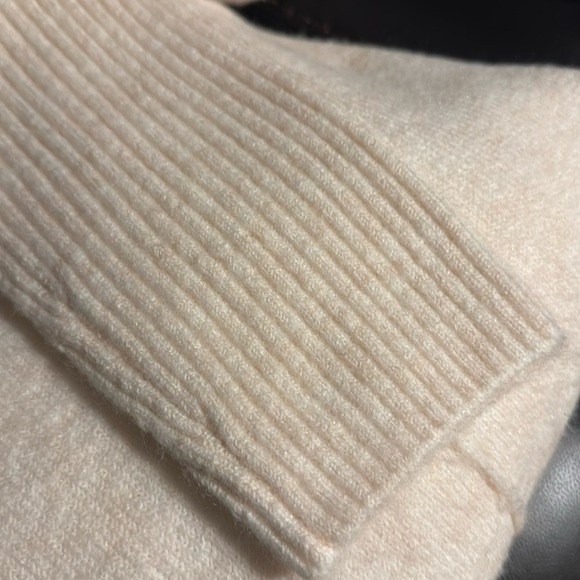 Legendary Outfitters Ladies' Cozy Knit Sweater Cream Oatmeal Crewneck Sweaterer - Picture 6 of 9